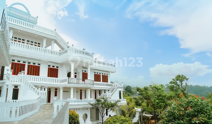 Rumah Mewah Cantik Cocok Untuk Keluarga Atau Investasi Jangka Panjang 2