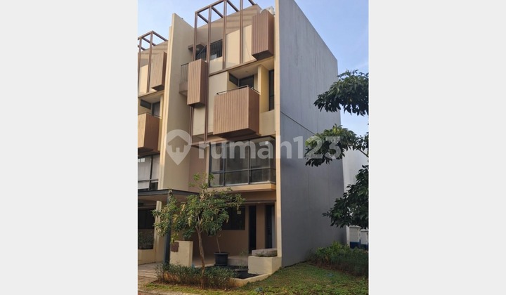 For Rent 3-Storey Fully Furnished House in Tabebuya BSD, South Tangerang For Rent 3-Storey Fully Furnished House in Tabebuya BSD, South Tangerang