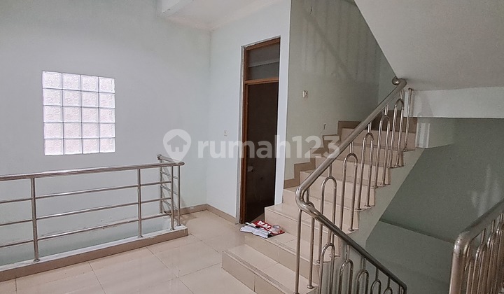 Rent a 3-Story Ready-to-Use Shop House in Villa Melati Mas, South Tangerang 2