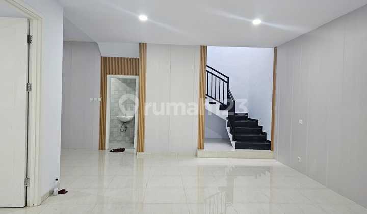 Newly Renovated House Ready to Occupancy Within a Cluster in BSD Green Wich, Tangerang