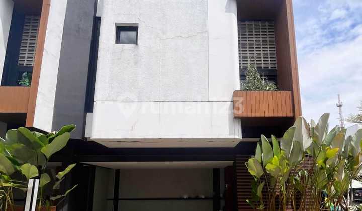Rumah Minimalis Furnished 2 Lantai di Favoury House Dekat Taman Tekno BSD, Tangerang