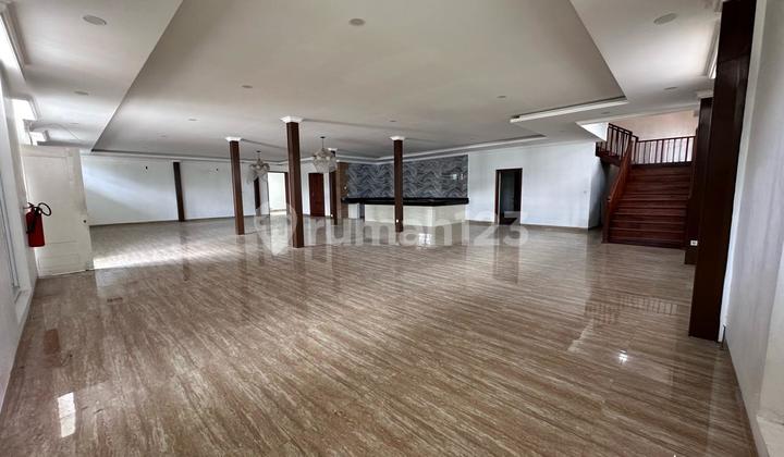 Gedung Jakarta Kota Stasiun Kota Tua
