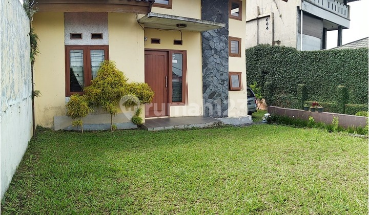 Spacious Cool House on the Main Road, Padaasih, Cisarua, West Bandung