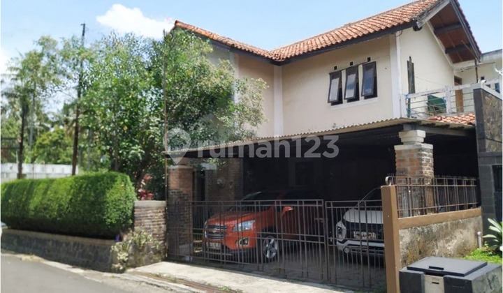 Rumah Villa Luas Dekat Tol Pasteur Cicendo Kota Bandung