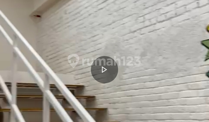 Sell Office Space in the Best Business Location in West Jakarta Sell Office Space in the Best Business Location in West Jakarta