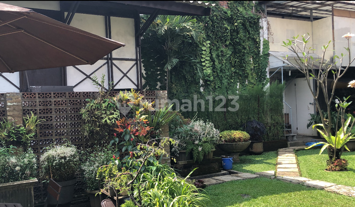 For Sale, Hero Street Bandung House. Suitable for Both Home and Business Use. 1