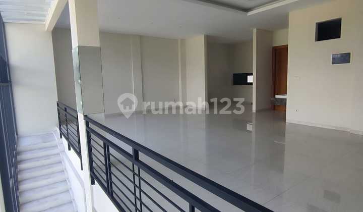 Rumah Baru. Mewah Di Kota Baru Parahyangan 2