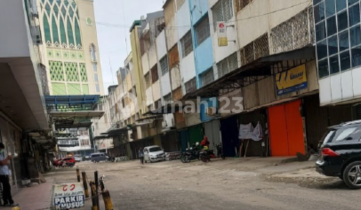 Ruko Komersial 3 Lantai di Tanah Abang: Dapatkan Akses ke Pusat Kota! Ruko Komersial 3 Lantai di Tanah Abang: Dapatkan Akses ke Pusat Kota!