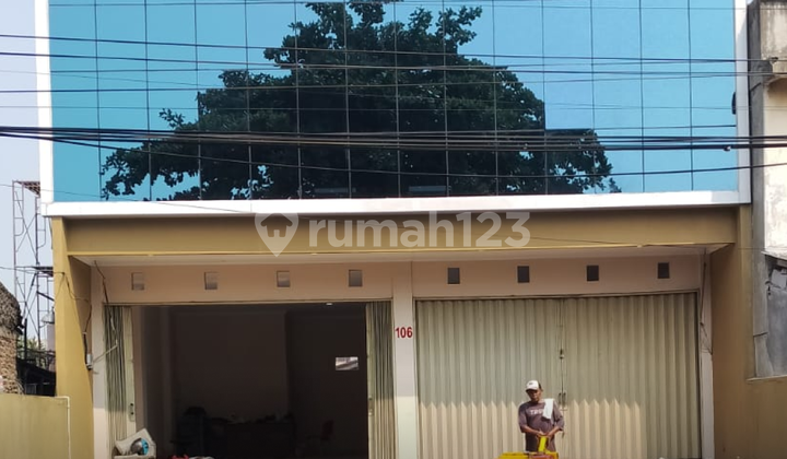 Capital of 5 Billion, Owns a Shop House in a Super Crowded Area 1