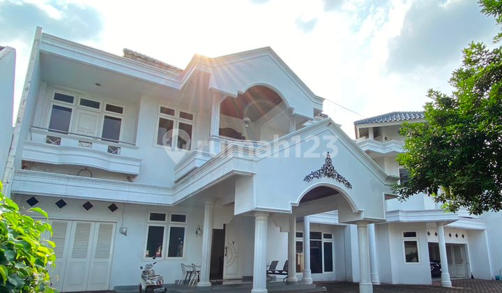 Bayangin Hidup di Rumah Seluas Lapangan Bola