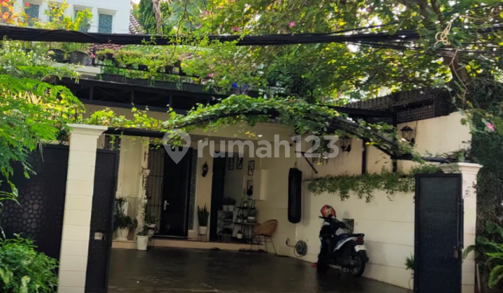 Rumah Modern Siap Huni di Menteng: Nikmati Kemudahan Akses