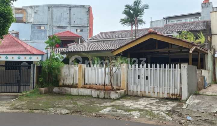 Rumah Lama Hitung Tanah di Lokasi Strategis Kebayoran Baru 1
