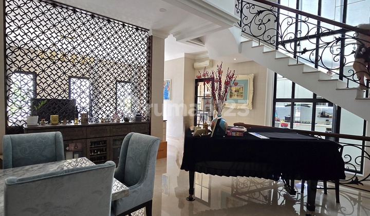 American Classic House in Gunawarman Senopati Area 2