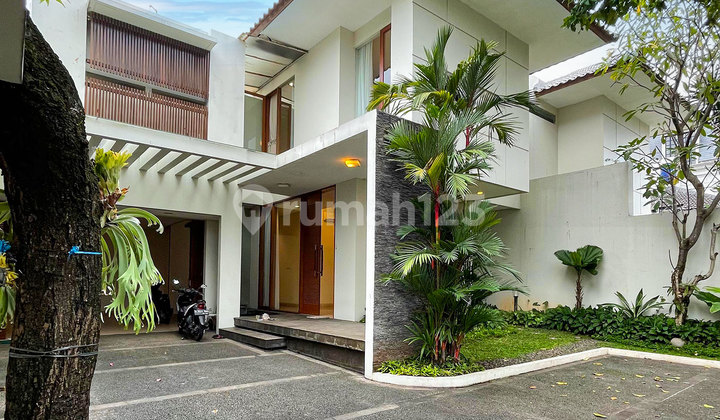 RUMAH SIAP HUNI KONSEP LUXURY TROPICAL DI KEMANG JAKARTA SELATAN RUMAH SIAP HUNI KONSEP LUXURY TROPICAL DI KEMANG JAKARTA SELATAN