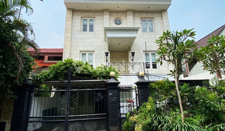 Rumah Mewah Modern Classic House Siap Huni di Pondok Indah