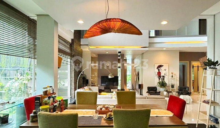 Rumah Posisi Hoek Konsep Modern Tropical di Cilandak Jakarta  1