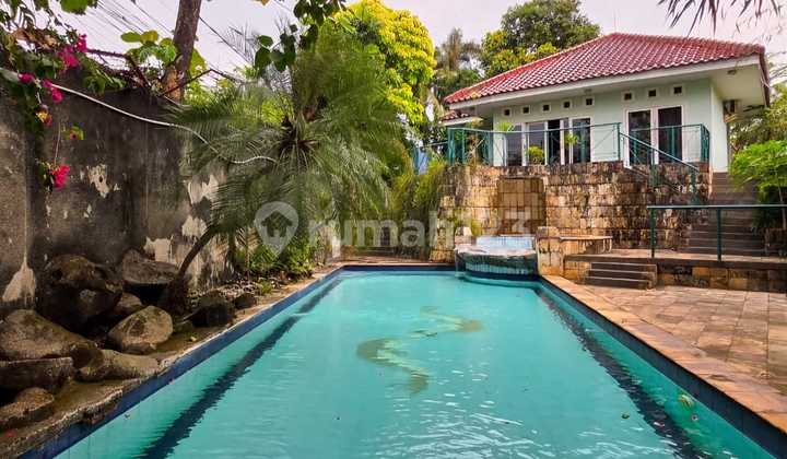 Rumah mewah di kawasan elit dengan private pool di Permata Hijau