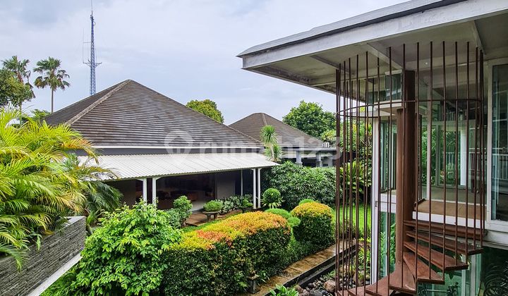 Rumah Dengan Fasilitas Lengkap dan Halaman Luas Di Bintaro Rumah Dengan Fasilitas Lengkap dan Halaman Luas Di Bintaro