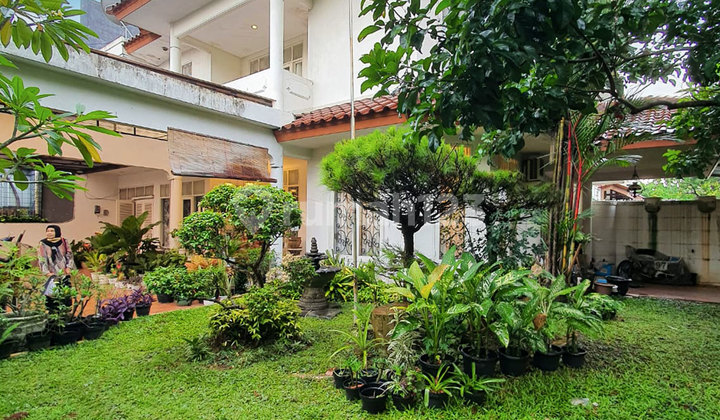 RUMAH LAMA TERAWAT DALAM KOMPLEK ELITE DI LEBAK BULUS RUMAH LAMA TERAWAT DALAM KOMPLEK ELITE DI LEBAK BULUS