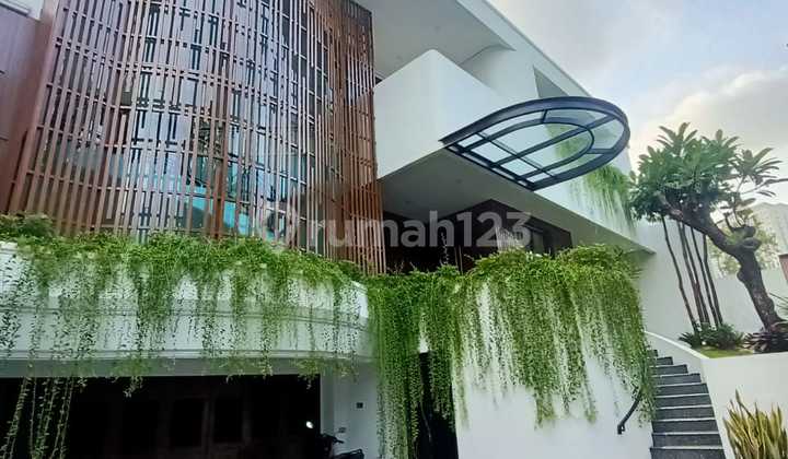 Rumah Mewah Full Renov di Lokasi Strategis Permata Hijau