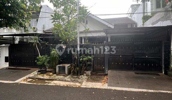 Rumah Kebayoran Baru Lingkungan Tenang & Asri Row Jalan Lebar