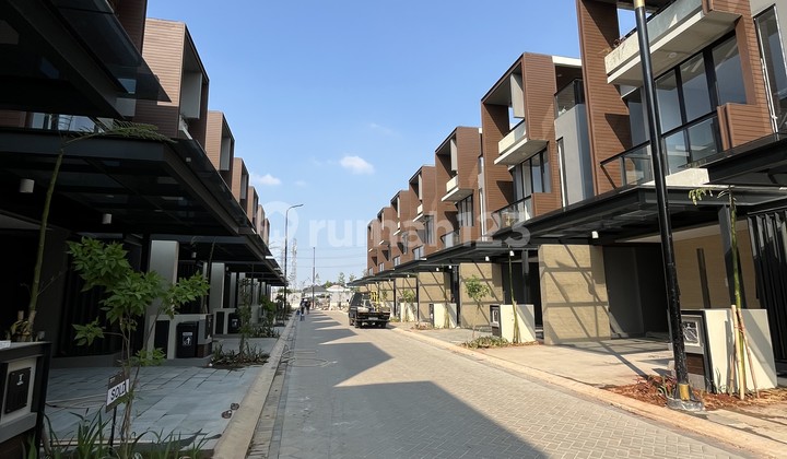 Ready Stock! Rumah 3 Lantai Dekat Alam Sutera dan Jakarta 2