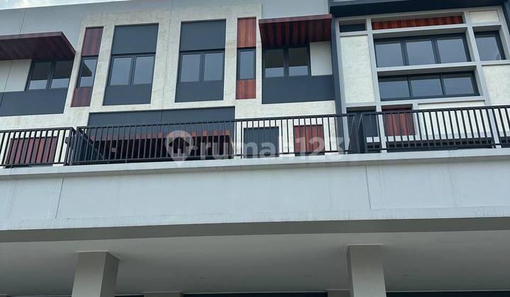 Only 1 Unit Left! Shop House Facing the Road with Lake View Near UMN and Pradita 2