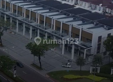 Menteng Studio Loft: Business Ready, Street-Facing on Main GS Road.