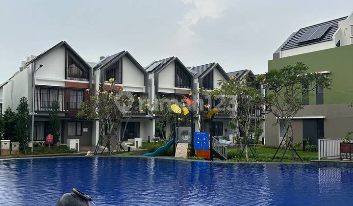 Rumah 2+1 Lantai dengan Fasilitas Kolam Renang! Keren Banget! 2