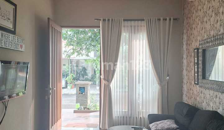 JUAL CEPAT BU! Hunian 2 Lantai Lokasi Strategis Graha Raya 2