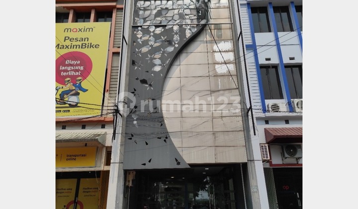 Ruko Premium & Strategis dengan Traffic Setiap Hari!