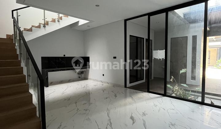 Premium Residence in West Jakarta with Modern Tropical Design! Premium Residence in West Jakarta with Modern Tropical Design!