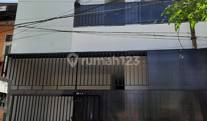 JUAL CEPAT! Rumah Kos 11 Kamar Siap Huni di Tanjung Duren JUAL CEPAT! Rumah Kos 11 Kamar Siap Huni di Tanjung Duren