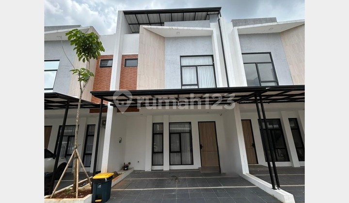 Rumah 1 M-An Semi Furnished 5 Menit ke Stasiun!