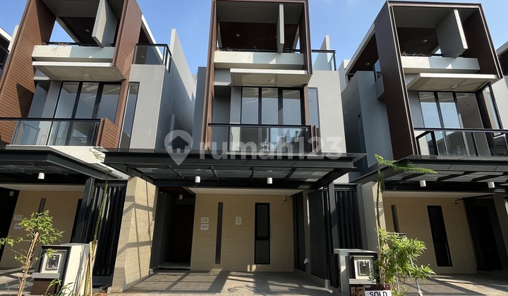 Hunian Nyaman 3 Lantai Luas 105 SHM Selangkah ke Mall Puri