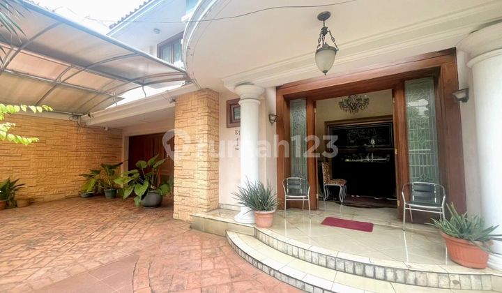 Rumah 3 Lantai Private Swimming Pool di Bintaro Sektor 1