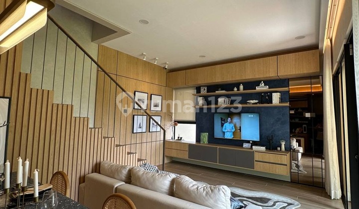 Hunian Nyaman Favorit Hadap Barat - 3 Lantai Hanya 2 M-An!