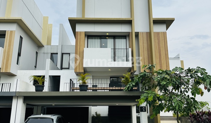 SUPER EXCLUSIVE! RUMAH MEWAH POSISI HOEK SIAP HUNI BLIEZFIELD BSD