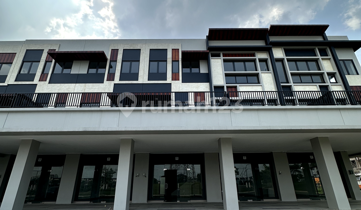 Ruko Siap Usaha! Hadap Jalan View Danau 3 Lantai di Gading Serpong
