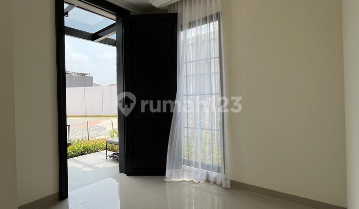 Luxurious 3-Storey House with High Ceiling and Classic Parisian Design 2