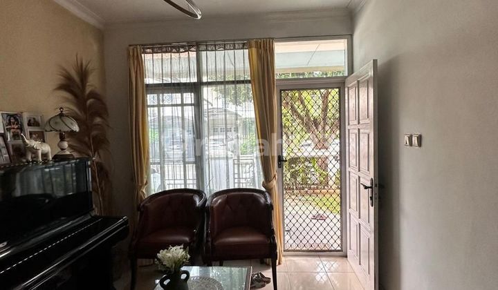 Rumah 2 Lantai Lokasi Strategis Hadap Barat Daya di Modernland 2