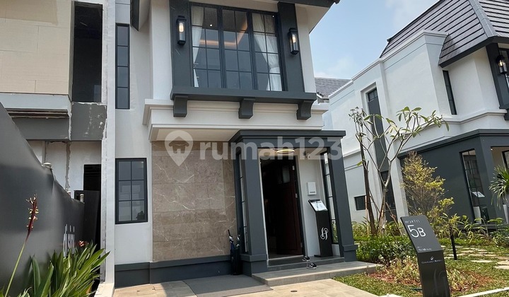 Elegant 2-Storey French Tropical Residence Just a Step Away from the Station!