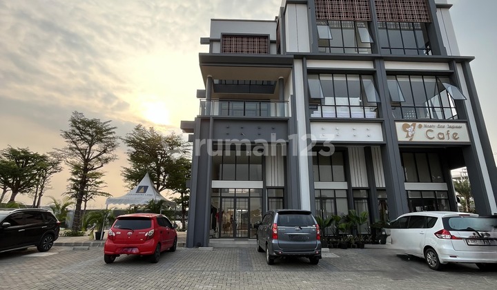 Investasi Panjang! Ruko 3 Lantai Diarea Ramai Gading Serpong!