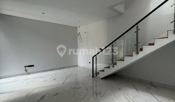 Hunian 3 Lantai Nempel Jakarta Dekat Lipo Mall Puri