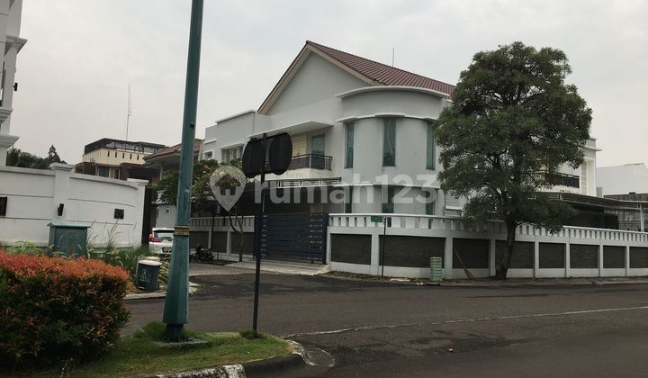 Modern Minimalist House in Puri Media, prime location near Puri Indah Mall & Lippo Mall Puri. 2