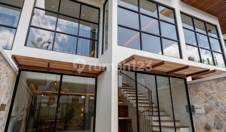 Fully Managed Villa In Uluwatu With Tropical Design