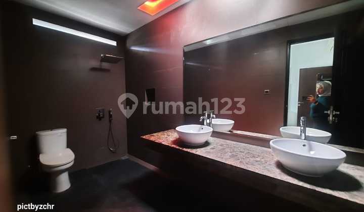 Luxury Fully Furnished House in Batununggal, Bandung 2