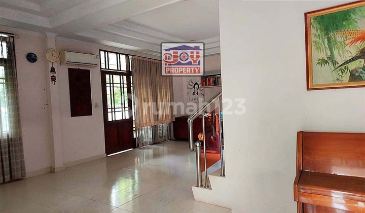 Rumah Hoek Cluster Asri Aman Tenang Intercon Jakarta Barat