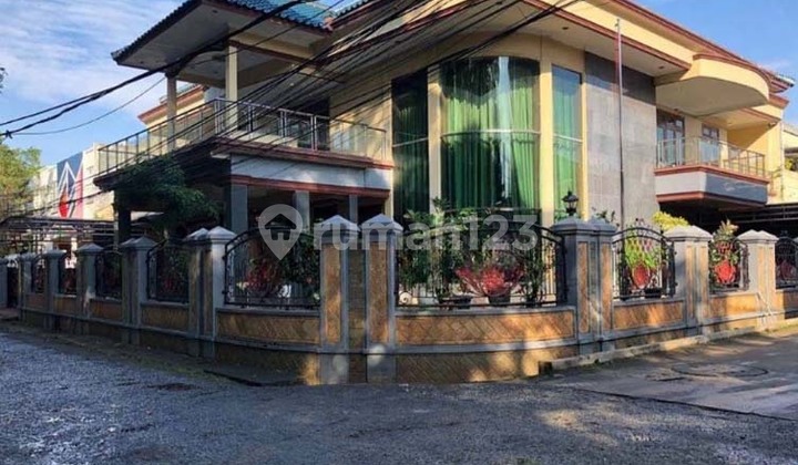 Corner House Wijaya Street Petogogan Kebayoran Baru South Jakarta