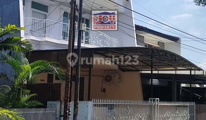 Rumah Asri Pinggir Taman Dekat Sekolah Taman Aries Jakarta Barat Rumah Asri Pinggir Taman Dekat Sekolah Taman Aries Jakarta Barat